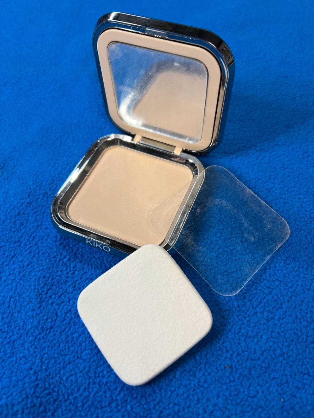 Kiko Weightless Perfection Powder Compact CR20 SPF30 - Picture 3 of 5